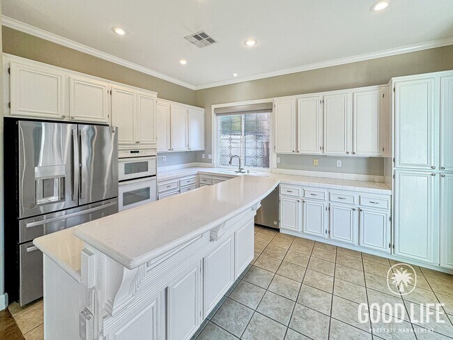 Foto del edificio - Stunning 5B/3.5BA House in Scripps Ranch!
