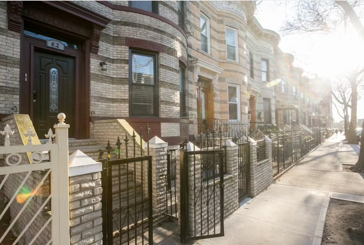 Outside - 312 Weirfield St