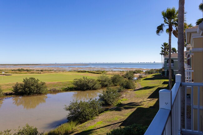 Vista desde el balcón - 9 Harbor Town