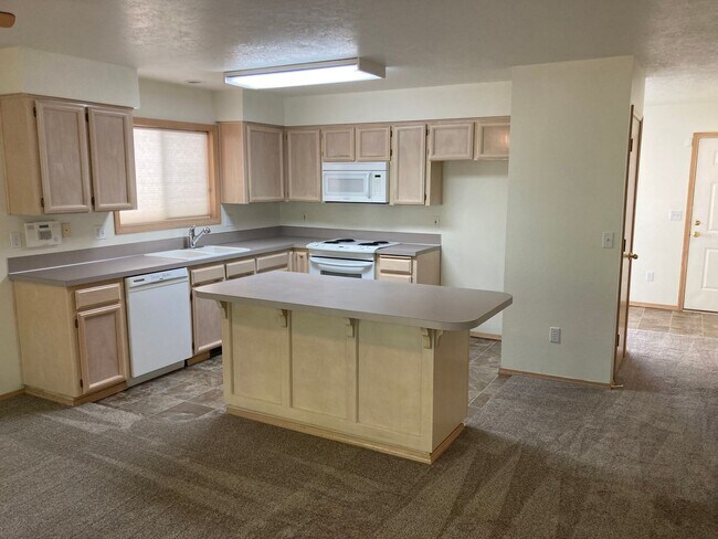 Foto del edificio - Three Bedroom Home in South Salem, Large Yard