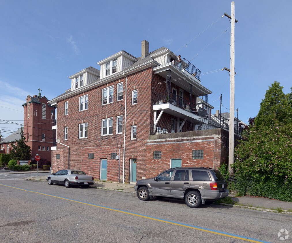 123125 Earle St, New Bedford, MA 02746 Apartments in New Bedford, MA