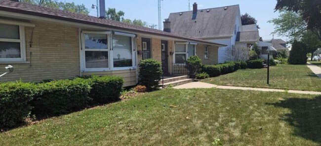 Building Photo - 3117 14th Ave