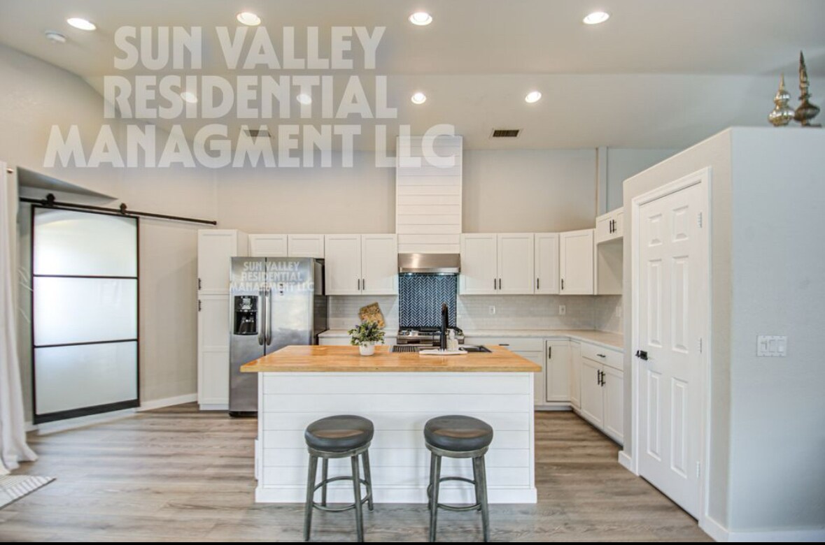 Primary Photo - 17526 W Coyote Trail Dr
