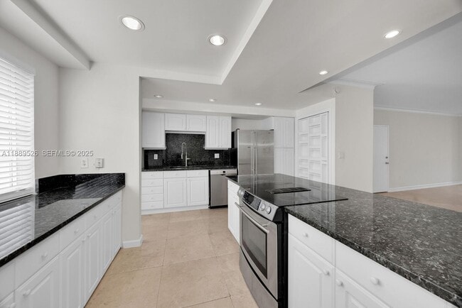 Foto del edificio - 940 Sevilla Ave