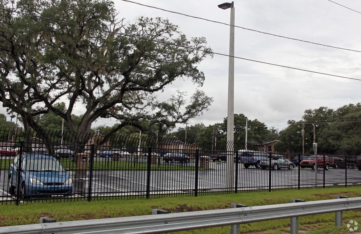 Strickland Manor Apartments in Tampa, FL