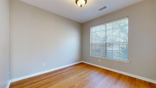Building Photo - 907 Morley Park Ln