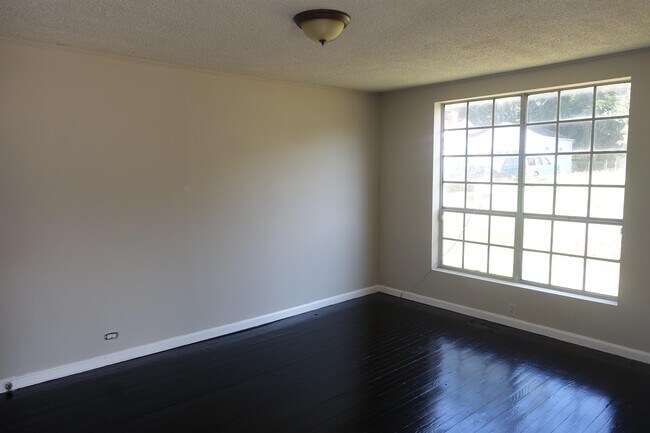 Foto del edificio - 1020 Salem St