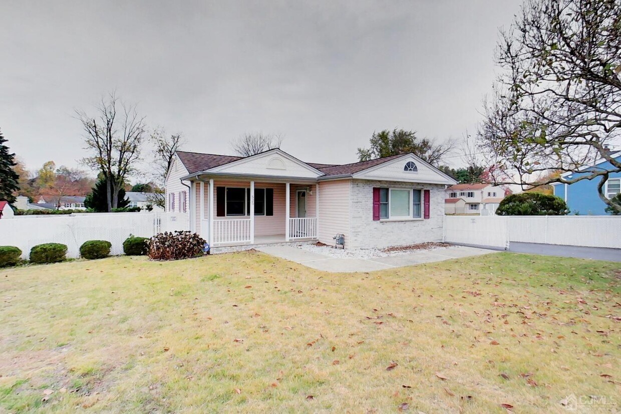 Primary Photo - 525 Line Rd