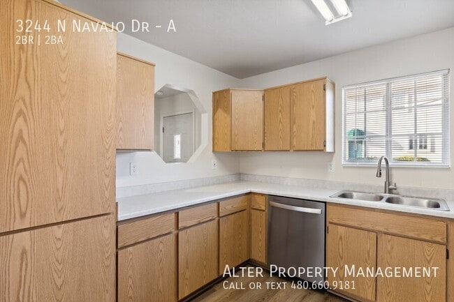 Building Photo - 3244 N Navajo Dr