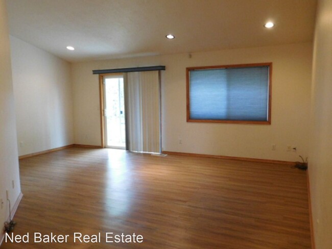 Building Photo - 3 br, 2 bath House - 4396 Rogets Ct NE