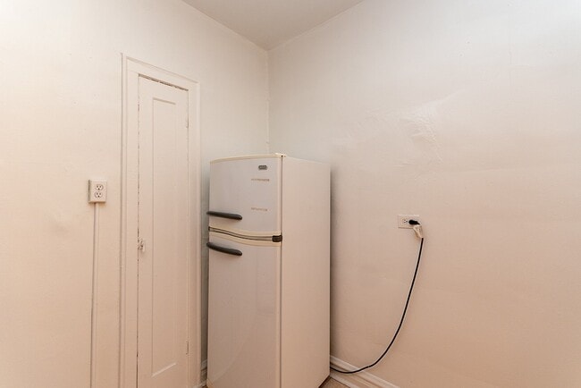 Building Photo - 4842 N Damen Ave