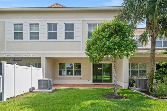 Building Photo - 11941 Park Central