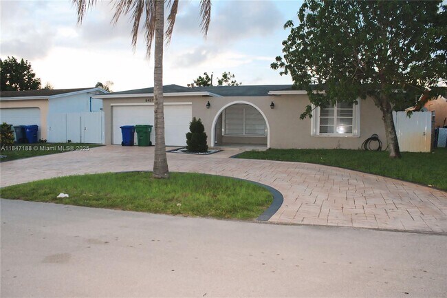 Building Photo - 8457 Sheraton Dr