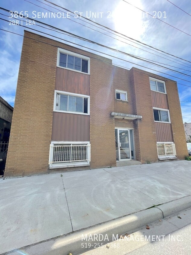 Primary Photo - BRIGHT & SPACIOUS 2BEDROOM/1BATH UNIT ON S...