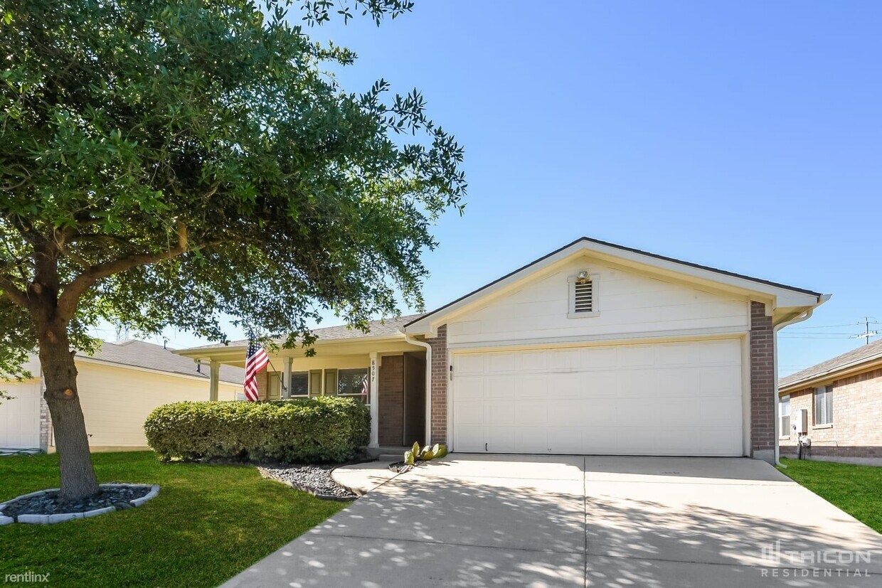 Foto principal - 8507 Crinum Lily Dr