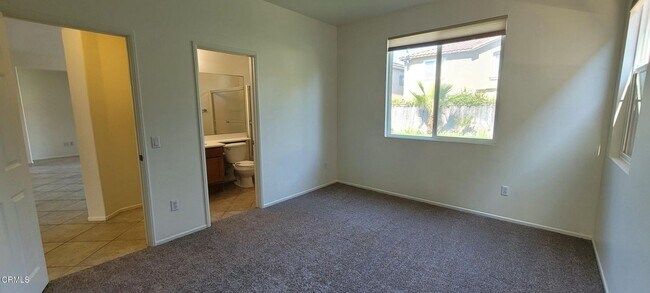 Foto del edificio - Gated Tesoro Community in Oxnard - 5 bdrm, 4.5 bath Home - $4200