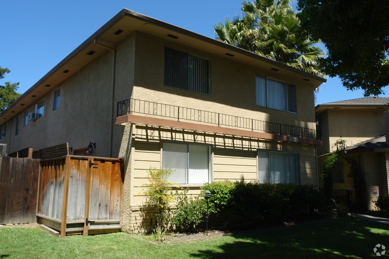 Building Photo - 1689 De Marietta Ave