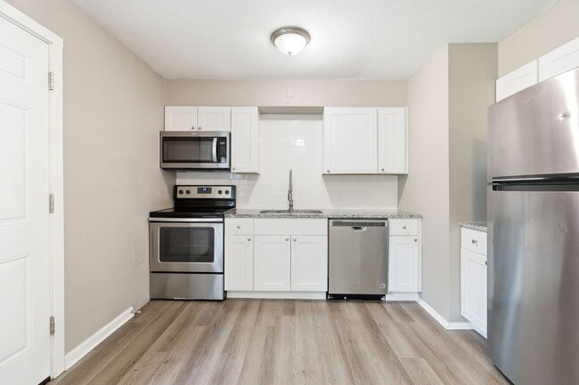 Building Photo - Don't Miss Out on This Charming 3 Bed, 1 Bath Home in South Kansas City!