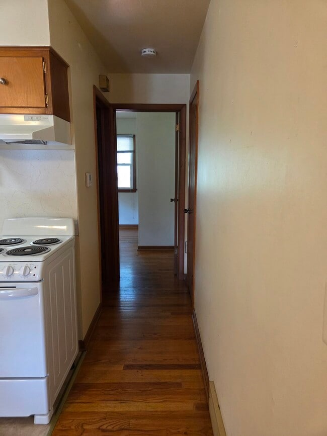 Hallway to bathroom and bedroom - 728 N Main St