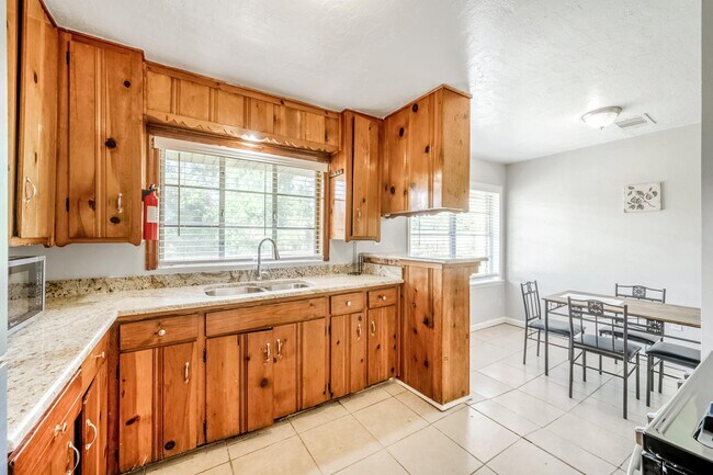 Building Photo - 9129 Chatwood Dr