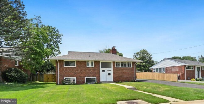 Foto del edificio - 10228 Farnham Dr