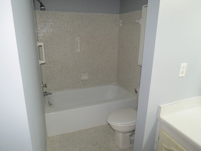 Building Photo - 512 Orange Drive