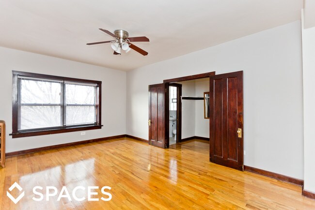 Foto del edificio - 4019 W Irving Park Rd