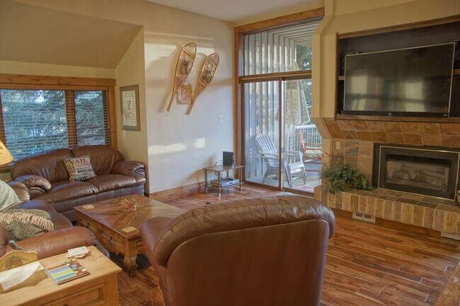 Building Photo - 2531 Longthong Rd