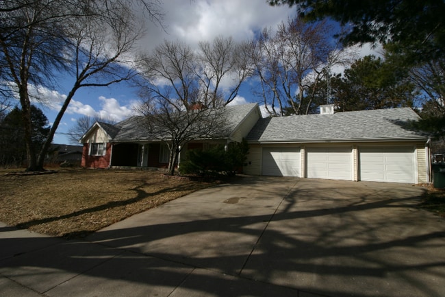 Foto del edificio - 3120 Loveland Dr
