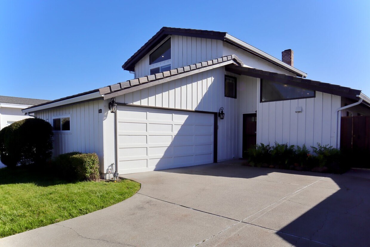 Primary Photo - Wonderful 4 Bedroom Home in Fremont – Beau...