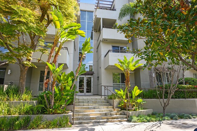 Foto del edificio - 2240 S Beverly Glen Blvd