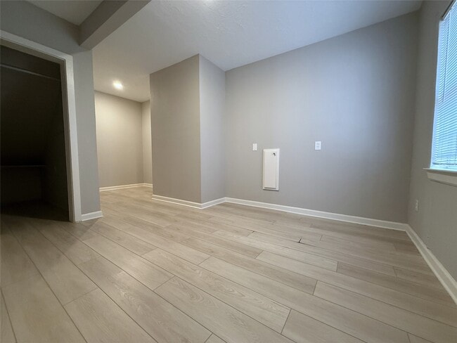 Building Photo - 1702 Studewood St