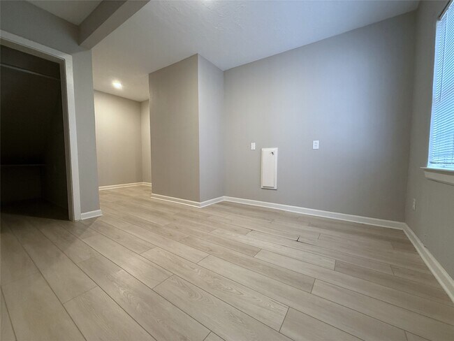 Foto del edificio - 1702 Studewood St