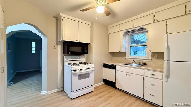 Foto del edificio - 805 E Milton Ave