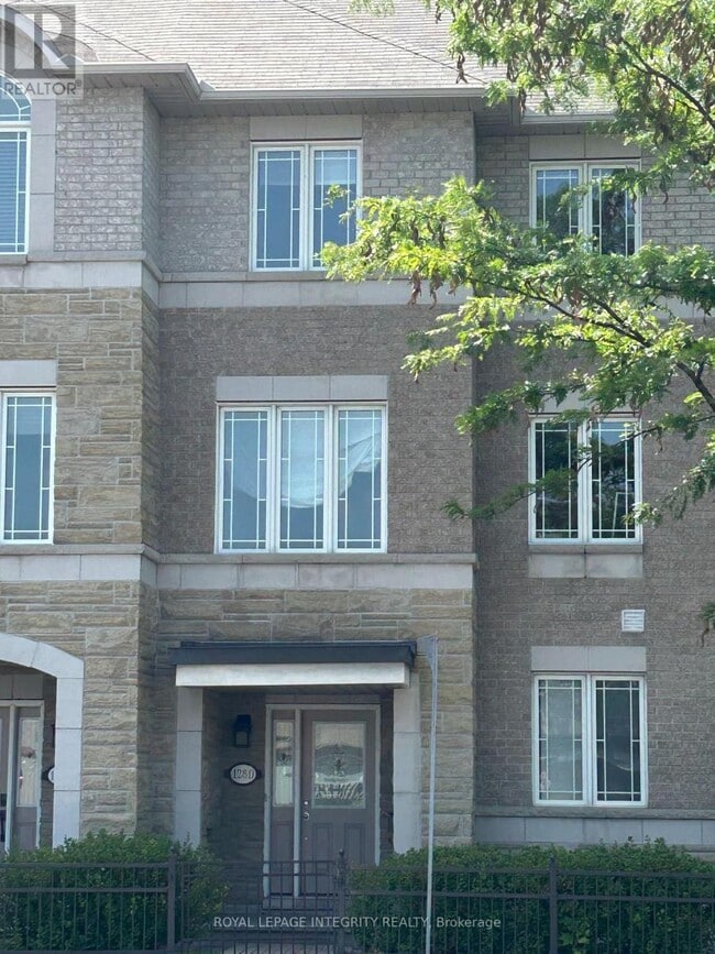 Building Photo - 128 Centrepointe Dr