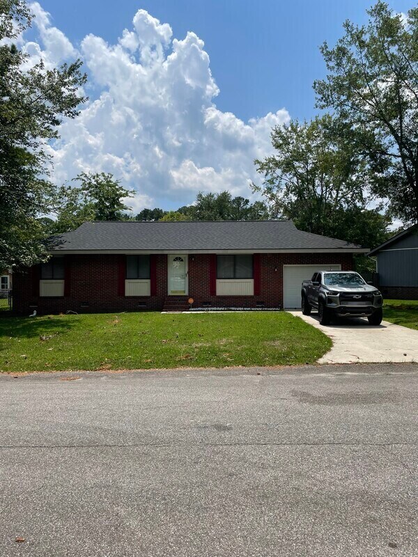 Foto principal - 134 Heather Dr