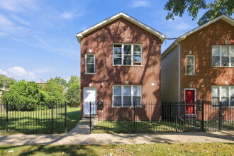 Building Photo - 1342 E 73rd St