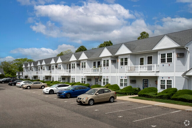 Building Photo - Fairfield Knolls at West Babylon