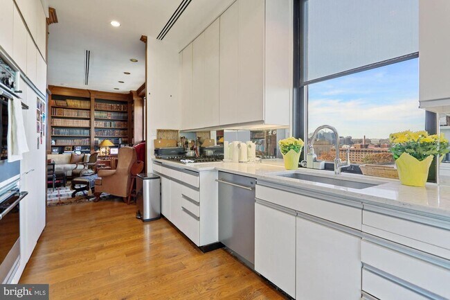 Foto del edificio - 2501 M St NW