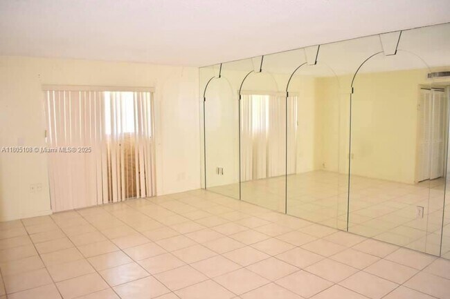 Foto del edificio - 3527 NE 168th St