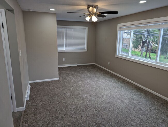 Foto del edificio - ***Brand New Updated 4 Bedroom House****