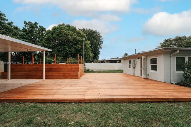 Foto del edificio - 1430 SW 32nd Ct