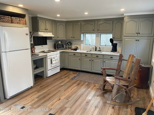 Building Photo - 732 Marshbrook Rd