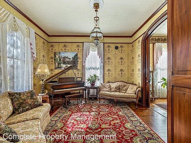 Foto del edificio - 3 br, 3 bath House - 105 W Main St