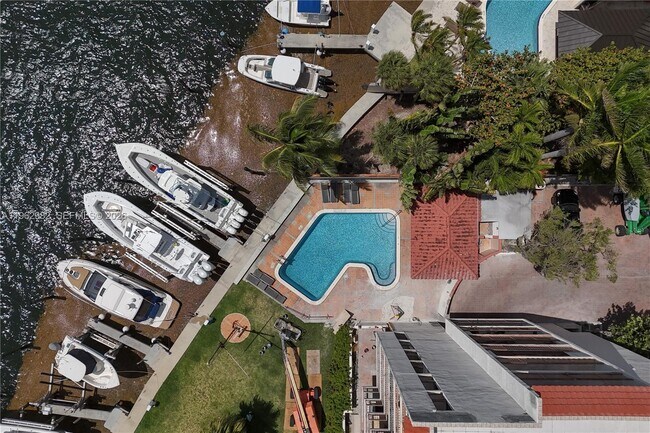 Foto del edificio - 1632 S Bayshore Ct