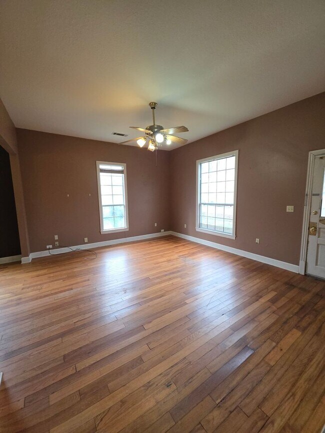 Foto del edificio - 217 W 7th St