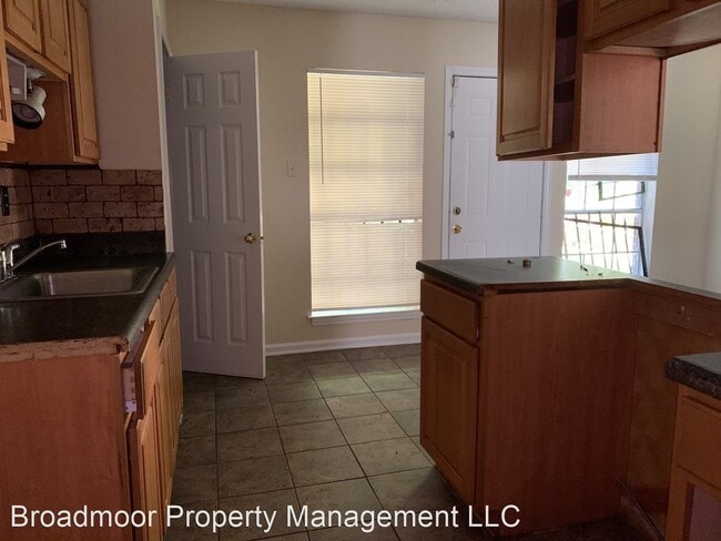 Building Photo - 2 br, 1.5 bath House - 5525 Apple Blossom Dr.