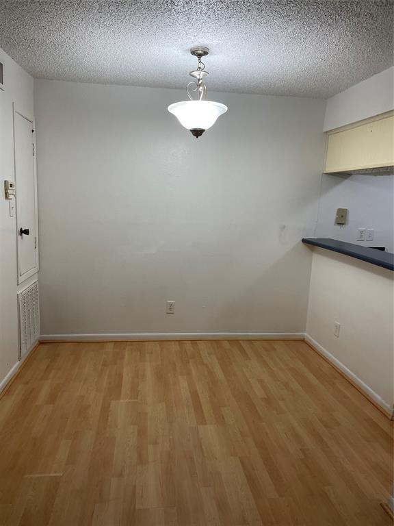 Building Photo - 17331 Red Oak Dr