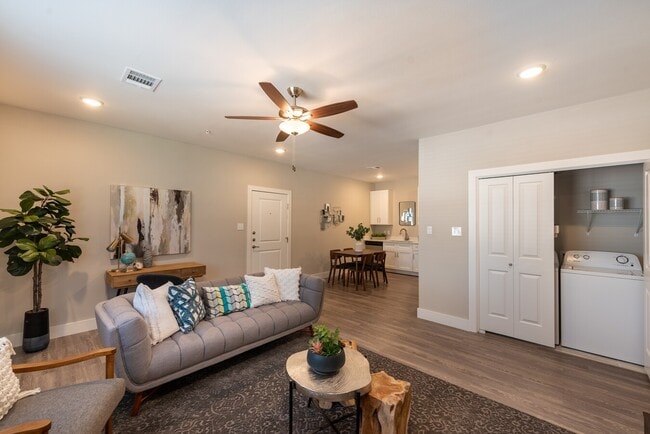 Building Photo - High-End Living, Perfectly Executed!