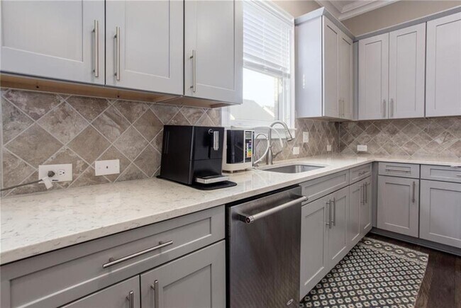 Foto del edificio - 4939 Kentwood Dr